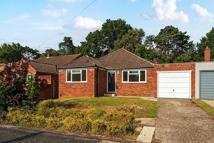 3 Bedroom Bungalow To Rent In Velmead Close, Fleet, GU52