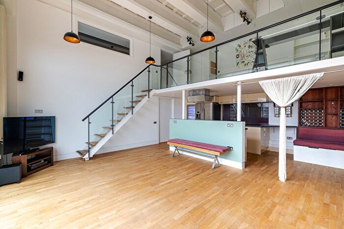 3 Bedroom Flat To Rent In The Piper Building, Fulham, SW6