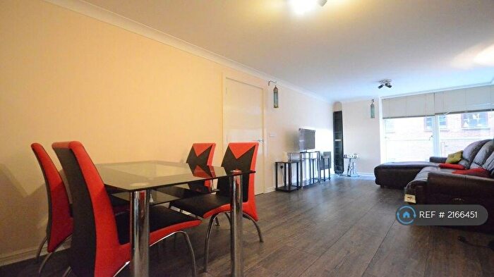 2 Bedroom Flat To Rent In Icon House, Reading, RG1