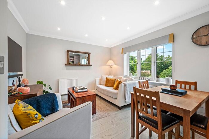 2 Bedroom Apartment For Sale In Howard Place, Weybridge, KT13