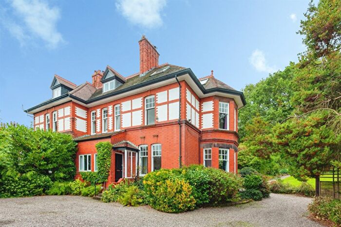 3 Bedroom Semi-detached House For Sale In Vicarage Lane, Helsby, Frodsham, WA6