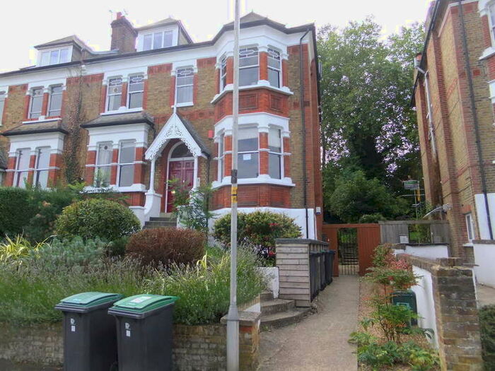 3 Bedroom Maisonette Flat To Rent In Christchurch Road, London, N8