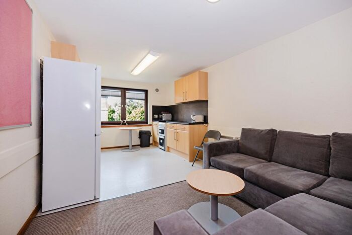 4 Bedroom Flat To Rent In West Bryson Road, Edinburgh, EH11