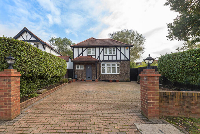 5 Bedroom Detached House For Sale In Bellfield Avenue, Harrow Weald, HA3
