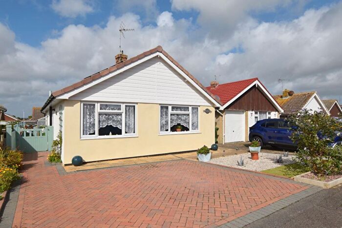 3 Bedroom Bungalow For Sale In Redoubt Way, Dymchurch, TN29