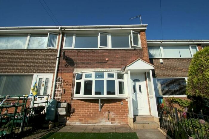 3 Bedroom Terraced House To Rent In Swinnow Garth, Leeds, LS13