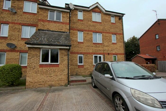 1 Bedroom Flat To Rent In Parsonage Road, Grays, Essex, RM20