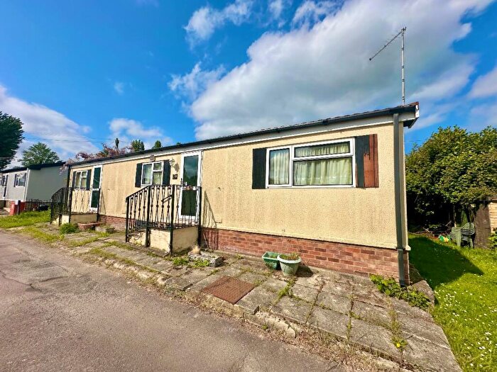 2 Bedroom Park Home For Sale In Long Meadow, Cummings Hall Lane, Noak Hill, Romford, RM3