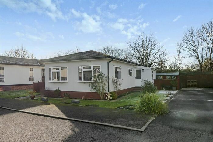 2 Bedroom Mobile/park Home For Sale In Shenley Park, Shenley Corner, Headcorn, Ashford, TN27