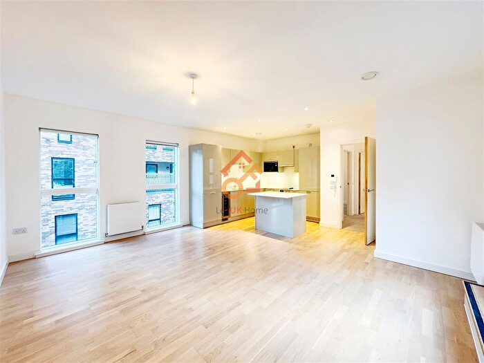 3 Bedroom Property To Rent In Lockgate Mews, Manchester, M4