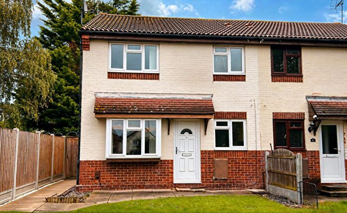 1 Bedroom Semi Detached House For Sale In Fontwell Park Gardens, Hornchurch, RM12