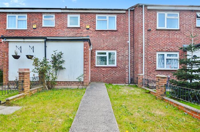 3 Bedroom Terraced House For Sale In Spinney, Slough, SL1