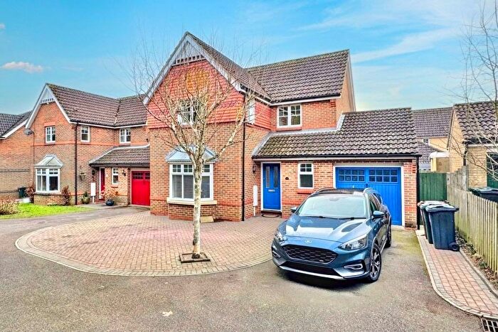 3 Bedroom Detached House For Sale In James Haney Drive, Kennington, Ashford, TN24