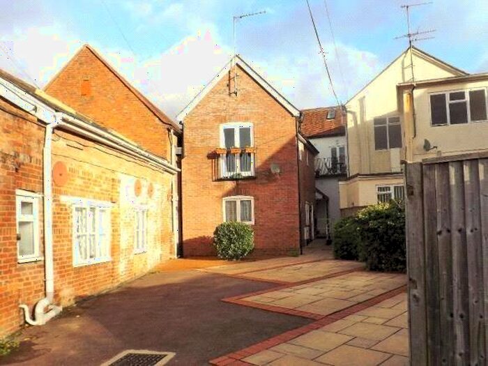 1 Bedroom Apartment To Rent In Kingsburys Lane, Ringwood, BH24