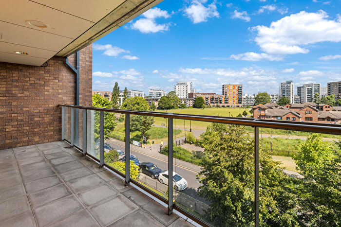 2 Bedroom Apartment To Rent In Lindfield Street, London, E14