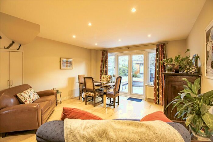 3 Bedroom Terraced House To Rent In Curzon Street, Reading, Berkshire, RG30