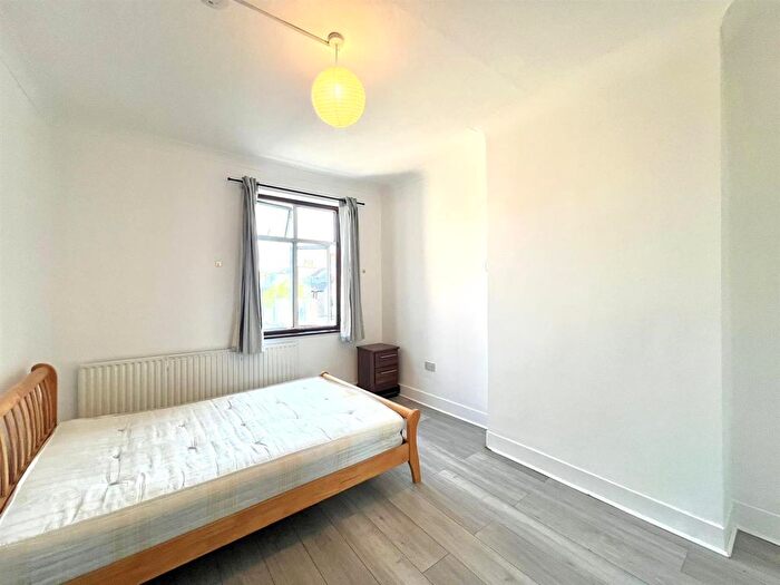 3 Bedroom Property To Rent In Coppermill Lane, London, E17
