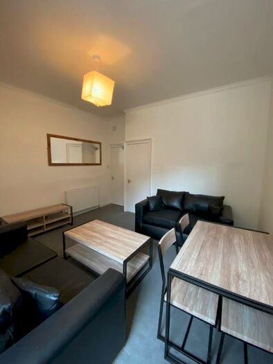 5 Bedroom Flat To Rent In Buccleuch Street, Newington, Edinburgh, EH8