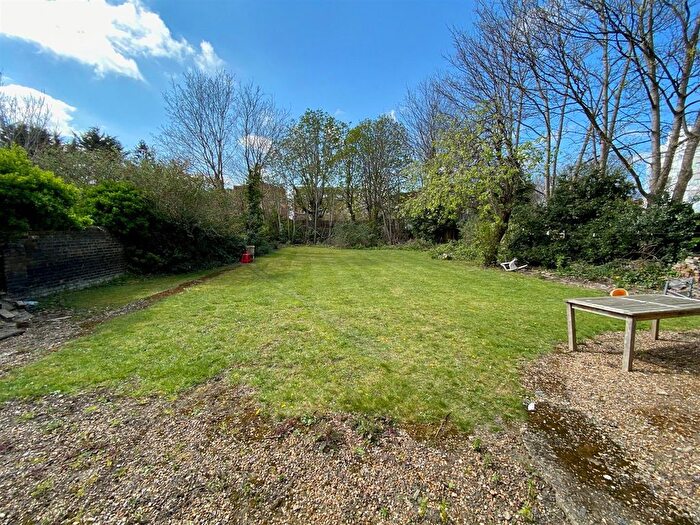 2 Bedroom Flat To Rent In Bromley Road, London, SE6