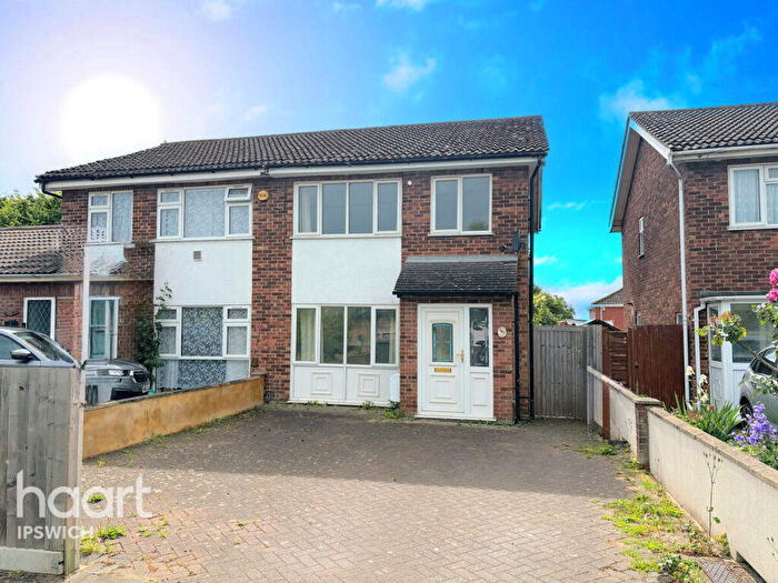 3 Bedroom Semi-Detached House For Sale In Norwich Road, Ipswich, IP1