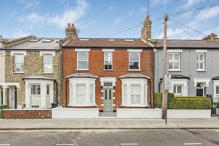 3 Bedroom Maisonette To Rent In Bishops Road, London, SW6