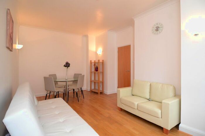 2 Bedroom Flat To Rent In North Block, County Hall, Chicheley Street, London, SE1