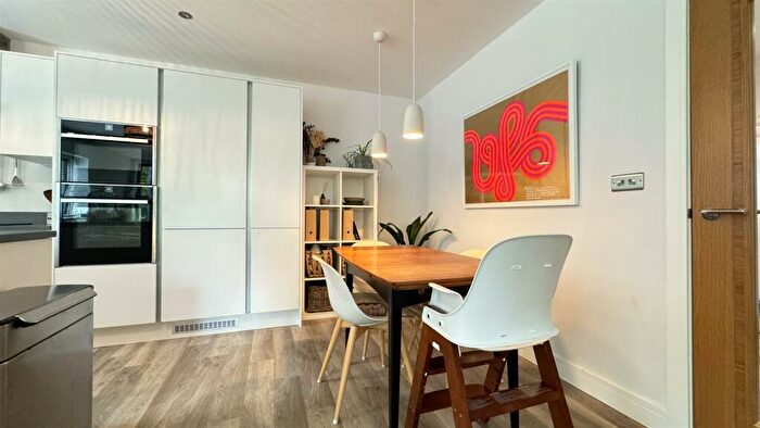 2 Bedroom Apartment For Sale In The Avenue, Branksome Park, BH13