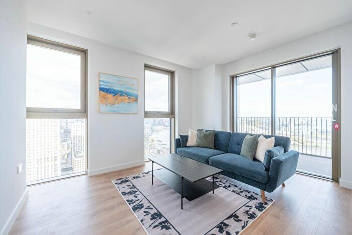 2 Bedroom Apartment To Rent In One Thames Quay, Marsh Wall, London, E14