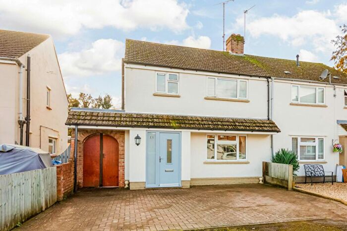 3 Bedroom Semi-Detached House To Rent In Huxley Close, Wootton, OX13