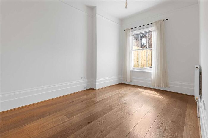 2 Bedroom Flat To Rent In Portobello Rad, London, W11