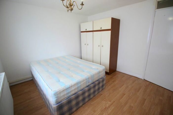 2 Bedroom Flat To Rent In Sutton Road, Hounslow, Greater London, TW5