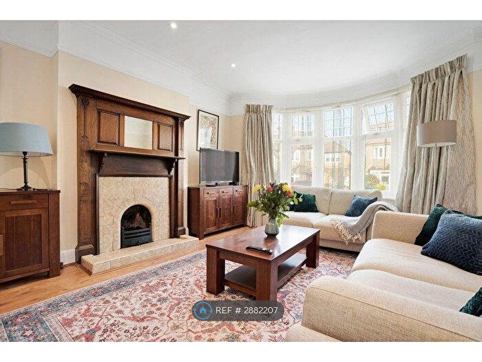 4 Bedroom Semi-Detached House To Rent In Woodberry Grove, London, N12
