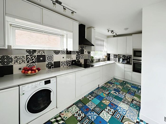 2 Bedroom Apartment To Rent In London Road, Stanmore, HA7