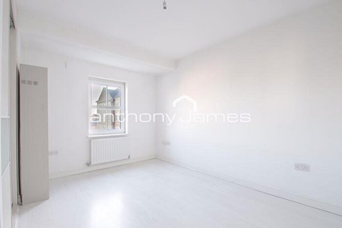 2 Bedroom Flat For Sale In Rainbow Road, Erith, DA8