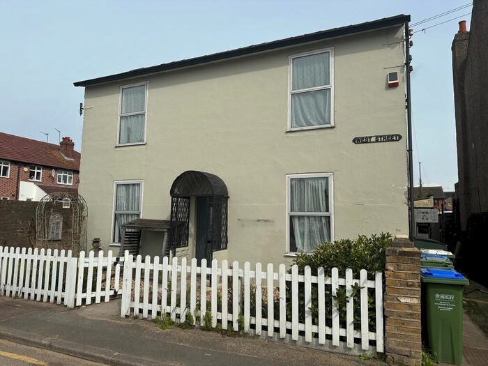 3 Bedroom Detached House To Rent In West Street, Bexleyheath, DA7