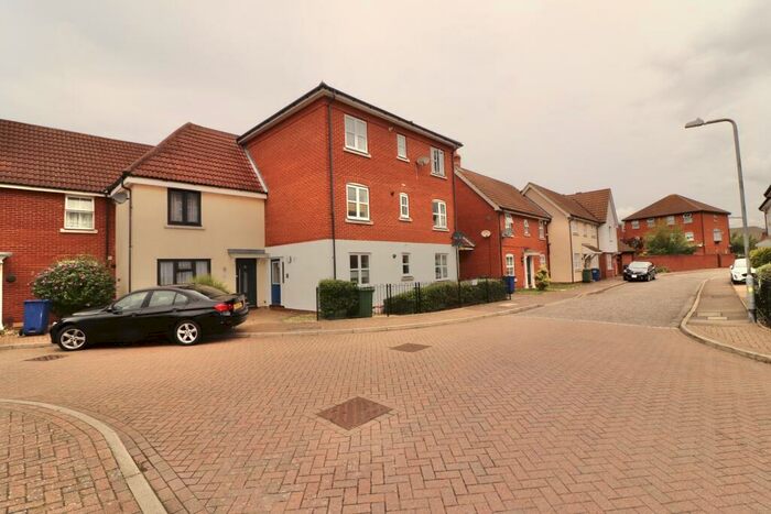 2 Bedroom Flat To Rent In Mary Rose Close, Chafford Hundred, RM16