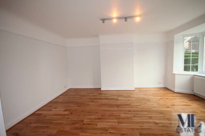 2 Bedroom Maisonette To Rent In Brim Hill, Hampstead Garden Suburb, N2