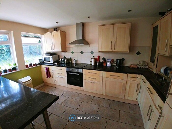 3 Bedroom Flat To Rent In Granville Park, London, SE13