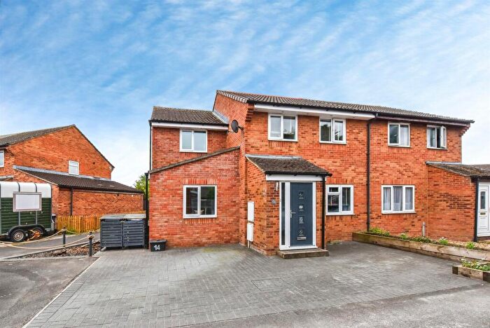 5 Bedroom Semi-Detached House For Sale In Lopes Way, Westbury, BA13