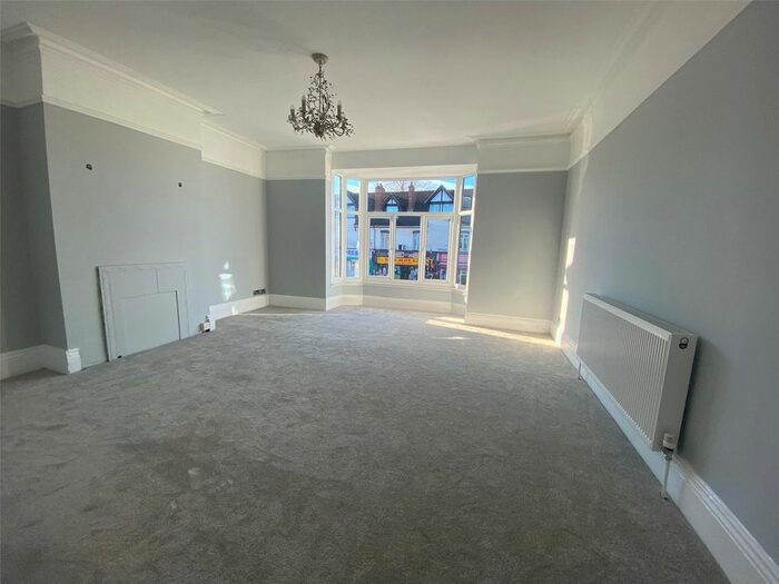 3 Bedroom Flat To Rent In Alcester Road South, Birmingham, West Midlands, B14