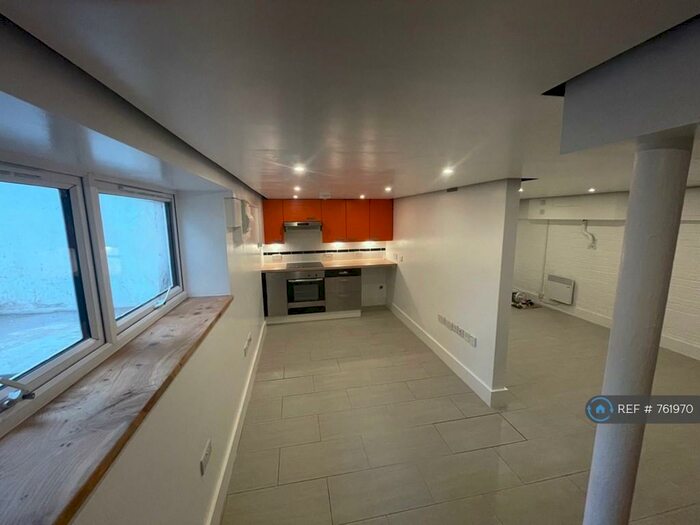 1 Bedroom Flat To Rent In Rough Rew, Dorking, RH4