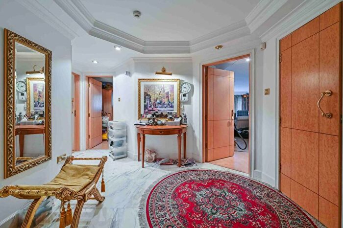 2 Bedroom Flat For Sale In Park Road, Regent's Park, London, NW8