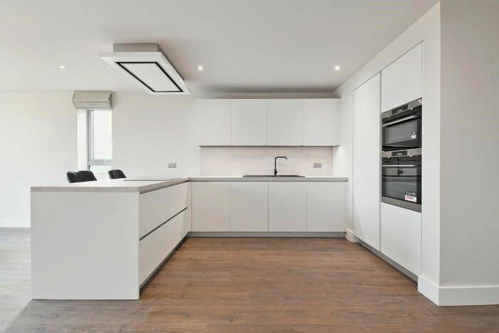 2 Bedroom Flat To Rent In Tooley St, London, SE1