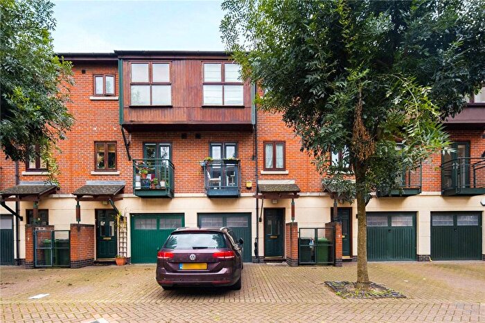 3 Bedroom Terraced House For Sale In Southey Mews, London, E16