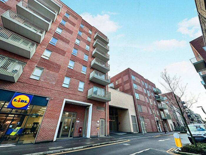 2 Bedroom Flat To Rent In Tom Lake Way, Watford, WD19