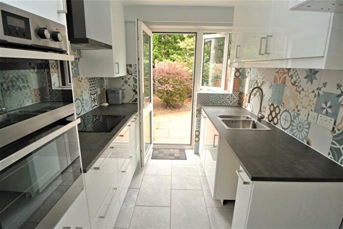 2 Bedroom Maisonette To Rent In Weybridge, KT13