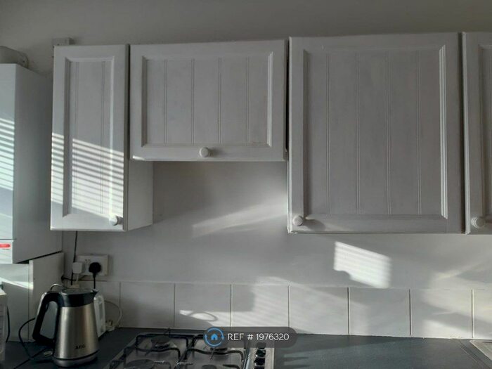 1 Bedroom Flat To Rent In Wanstead Park Road, Ilford, IG1