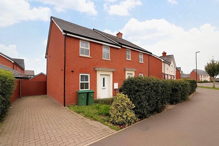 3 Bedroom Semi-Detached House To Rent In Armstrongs Fields, Broughton, Aylesbury, HP22