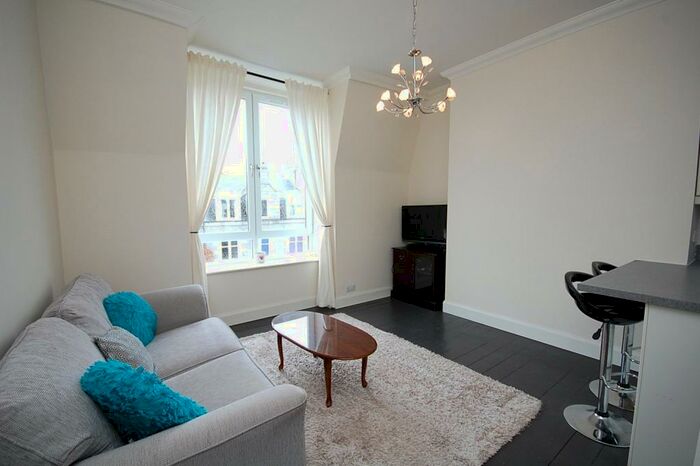 2 Bedroom Flat To Rent In Balmoral Place, West End, Aberdeen, AB10