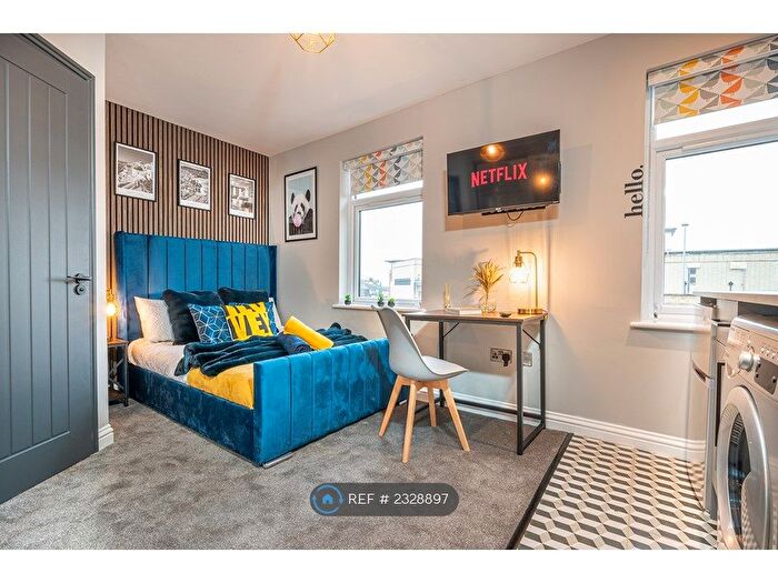 Studio To Rent In Old Town, Swindon, SN1